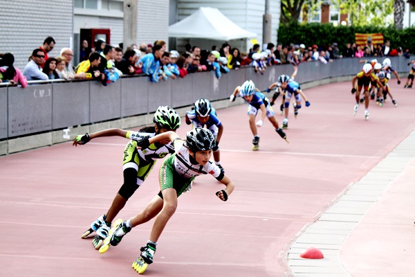 patinadores en pista